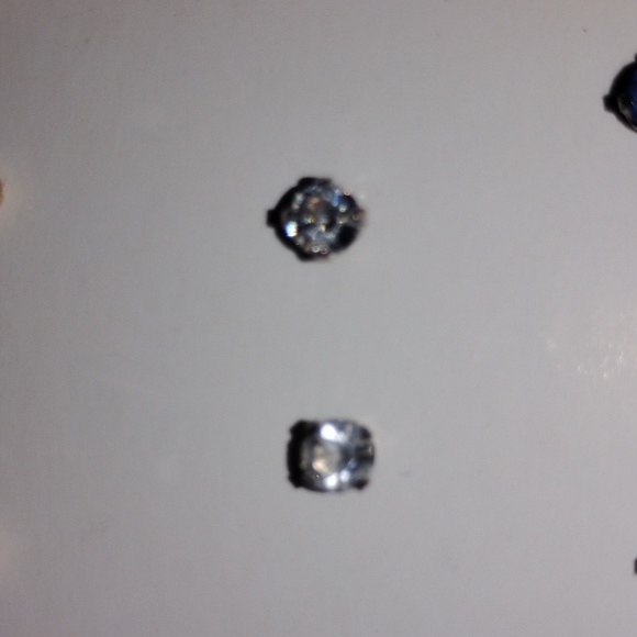 (NIB) Multi-Color Stud Earring Set - Picture 5 of 7